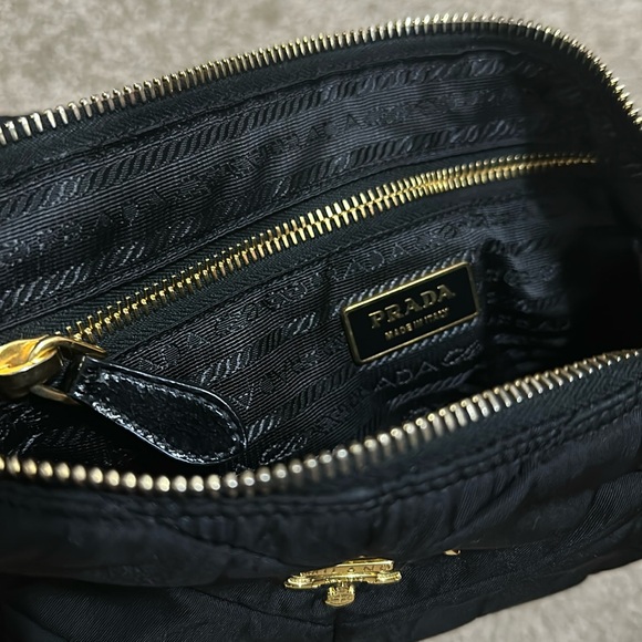 Authentic Prada hand bag, 😍 - Picture 8 of 15